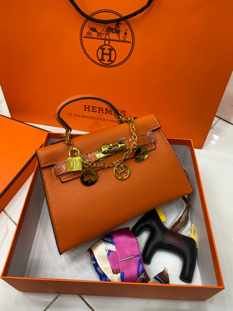 Hermès Kelly KL22 – Official Model | Complete Set + Long Belt & Key