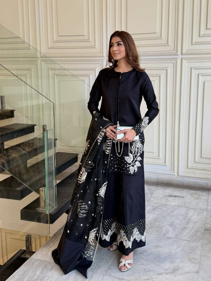 NOIR GRACE Pure Lawn Embroidered 3 Piece Dress – LF-NG-012