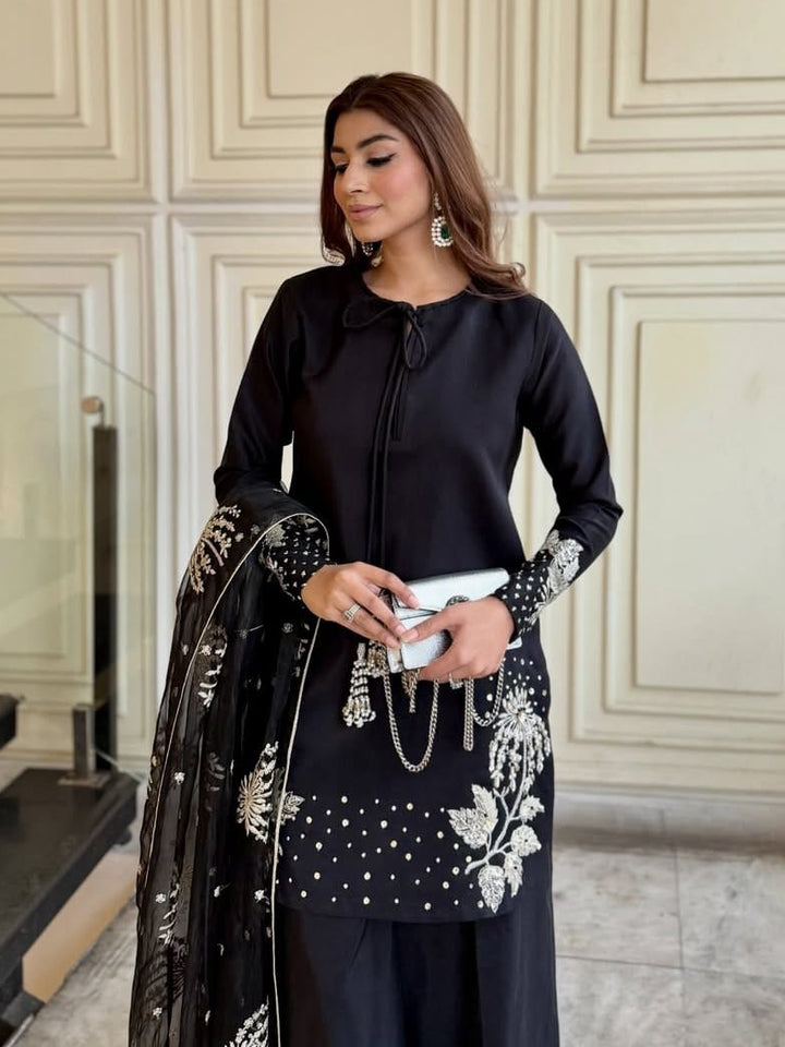 NOIR GRACE Pure Lawn Embroidered 3 Piece Dress – LF-NG-012