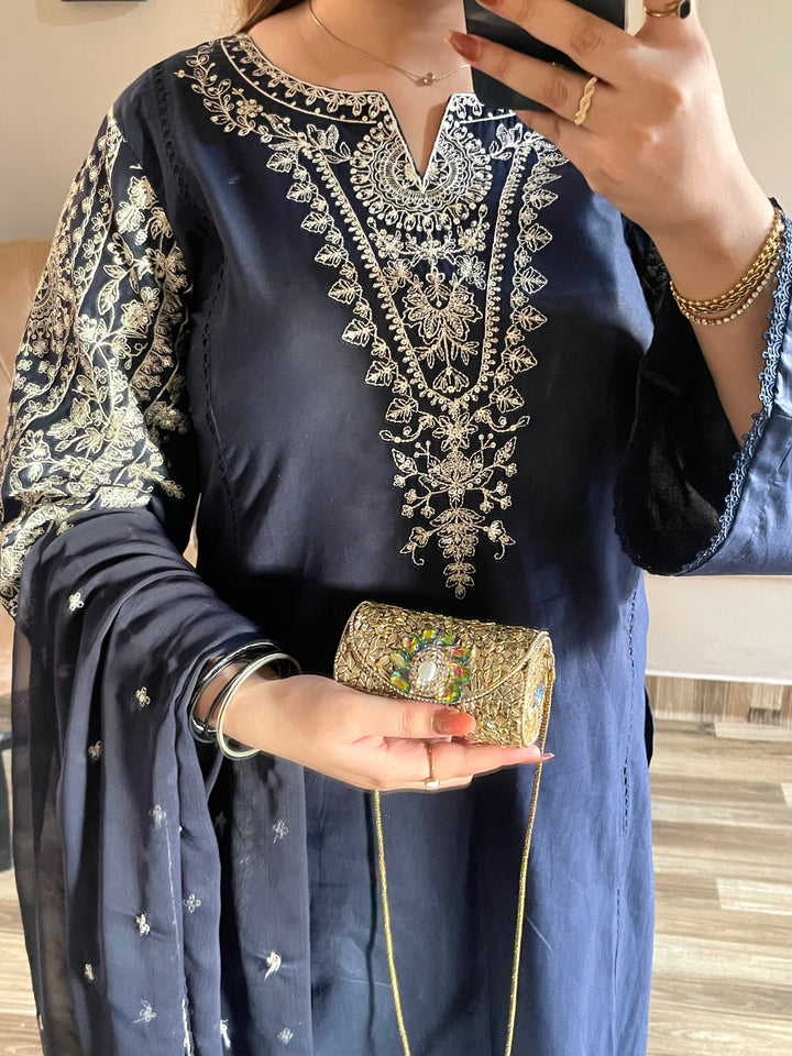 SHEELA Pure Lawn Embroidered 3 Piece Dress – LF-SL-032