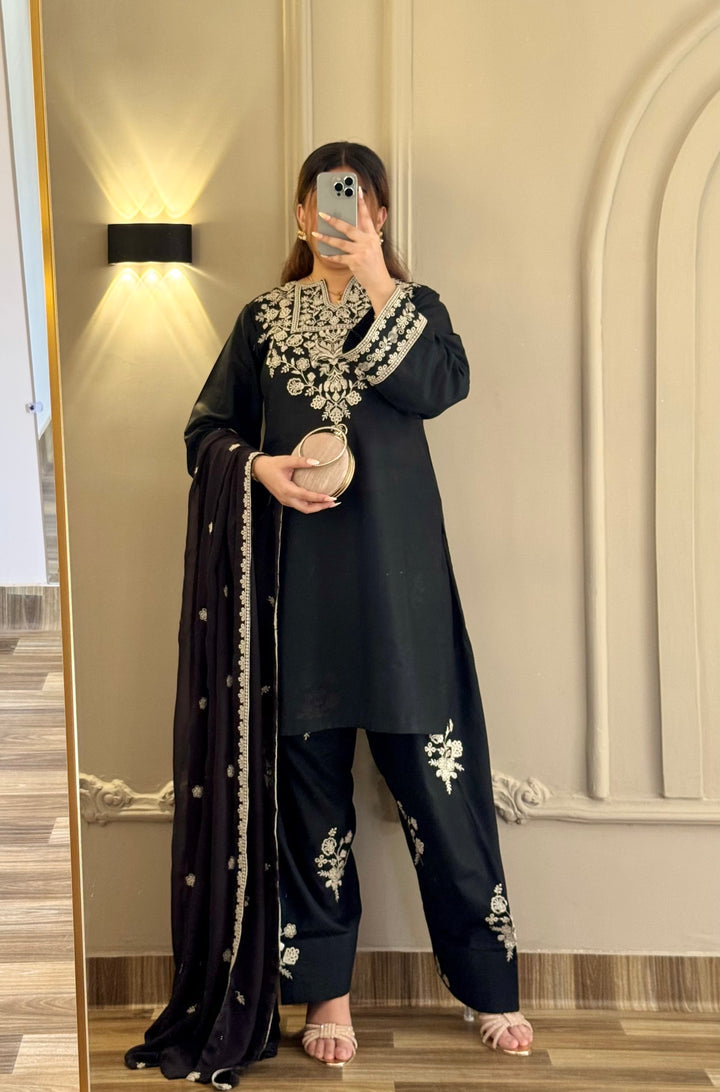 ZAROON Pure Lawn Embroidered 3 Piece Dress – LF-ZN-025